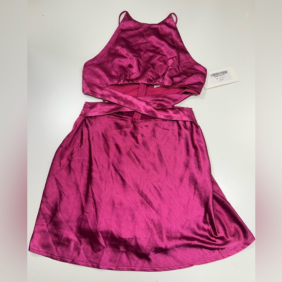 Selfie Leslie Social Butterfly Cut-Out Waist Mini Dress Wine New With Tags Large - Picture 2 of 13